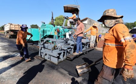 Depois de anos de espera, bairro Altos do Indaiá começa a receber asfalto
