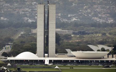 Lula sanciona reajuste no Legislativo, mas barra ‘penduricalhos’ acima do teto