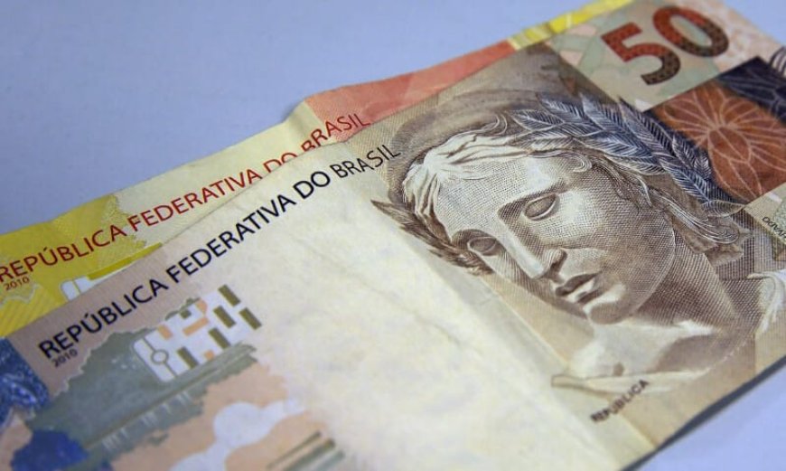 Trabalhadores começam a receber abono salarial de 2026