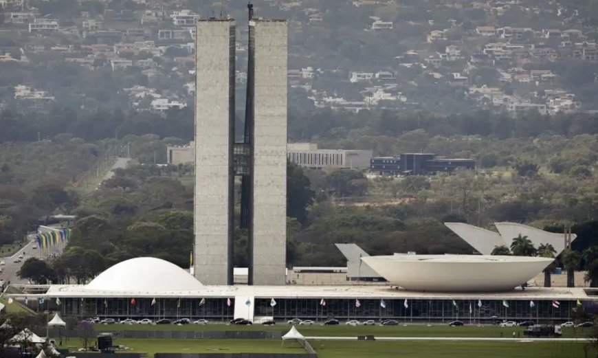 Lula sanciona reajuste no Legislativo, mas barra ‘penduricalhos’ acima do teto