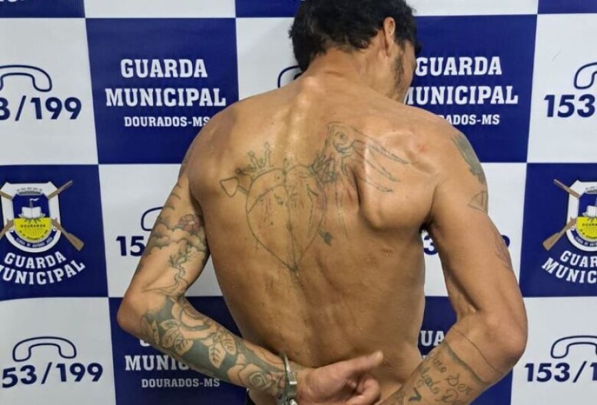 Foragido invade casa de vizinho e acaba preso escondido atrás de armário em Dourados