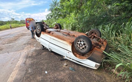 Carro desvia de buraco, capota três vezes no anel viário e deixa idosa morta em Campo Grande