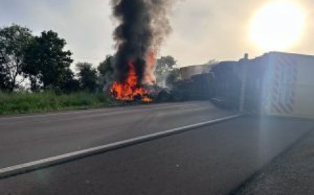 Colisão entre Carretas na BR-262: Motorista Resgatado de Cabine em Chamas