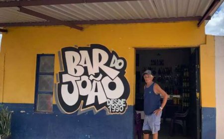 Aos 92 anos, João mantém sozinho o bar raiz há mais de 3 décadas