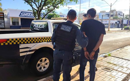 Mecânico pega carro sem autorização, bebe e é encontrado dormindo em via movimentada