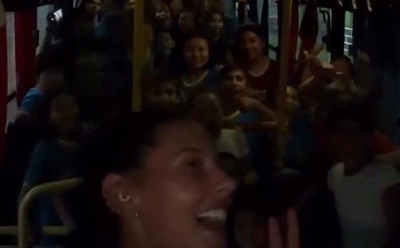 Ana Castela surpreende crianças em MS ao parar ônibus escolar