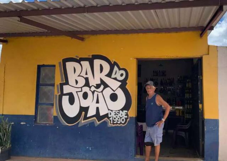 Aos 92 anos, João mantém sozinho o bar raiz há mais de 3 décadas