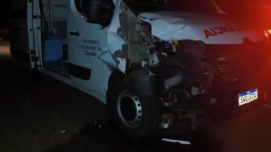 Mulher Morre em Acidente com Ambulância na BR-463