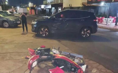 Idoso de 68 anos fica ferido em colisão lateral entre motocicleta e carro em Amambai