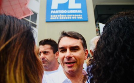 'Lula é mercadoria vencida', diz Flávio em Campo Grande após liderar pesquisa