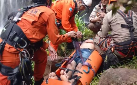 Jovem Fratura Perna em Salto Errado em Cachoeira e É Resgatado por Bombeiros