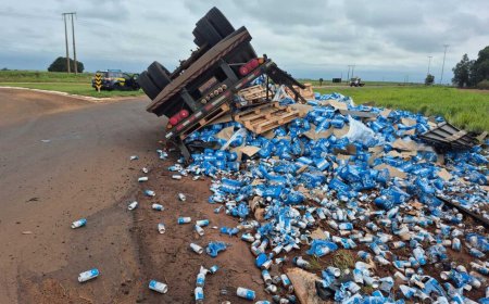 Carreta Carregada com Cerveja Tomba na BR-463 entre Dourados e Ponta Porã