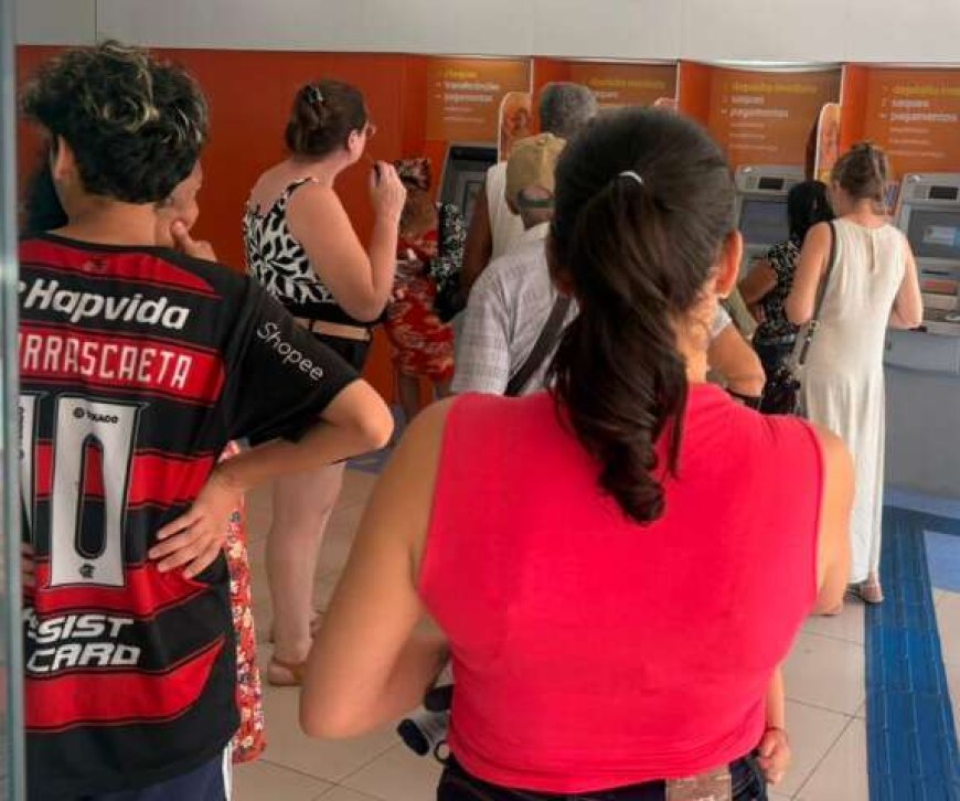 Caixas fora do ar: clientes enfrentam longas filas em agências bancárias