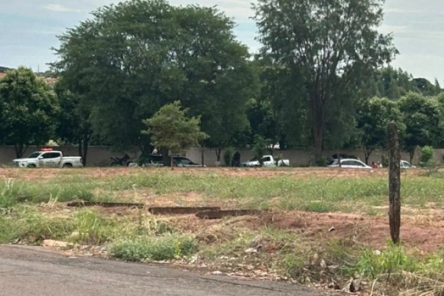 Preso por violação de sepultura admite que chutou túmulo de vítima