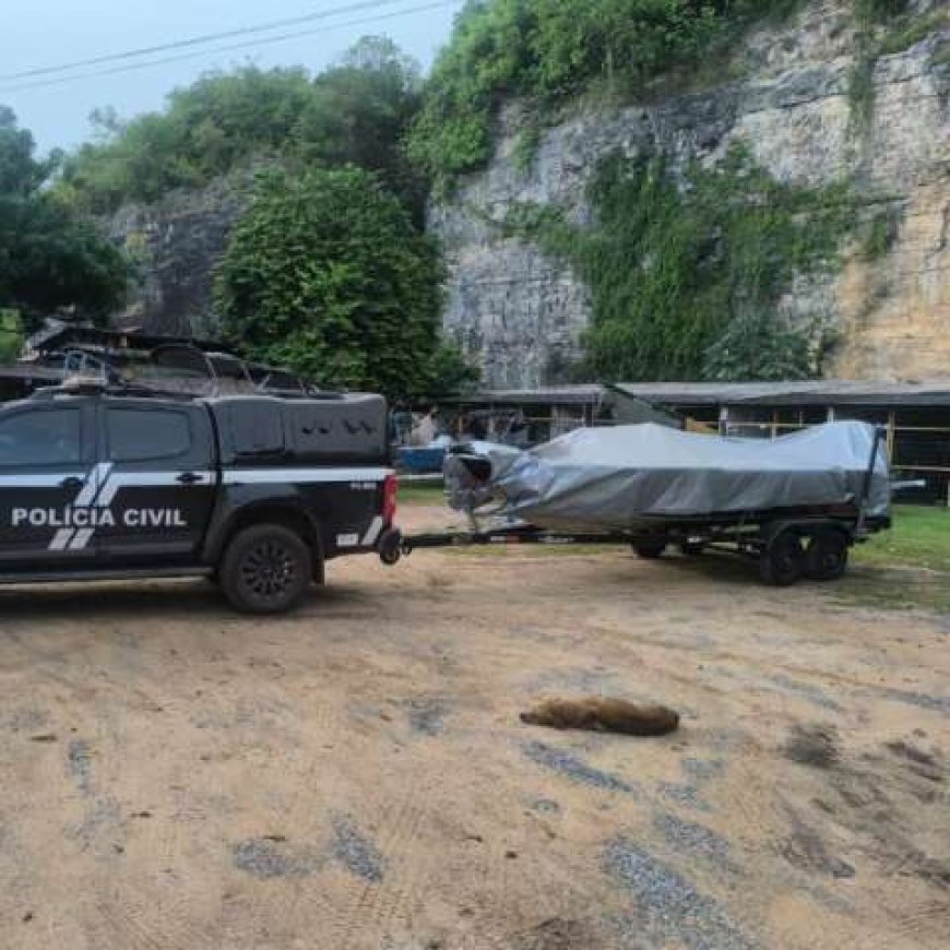 Barco avaliado em R$ 400 mil é apreendido em operação que investiga tráfico de drogas