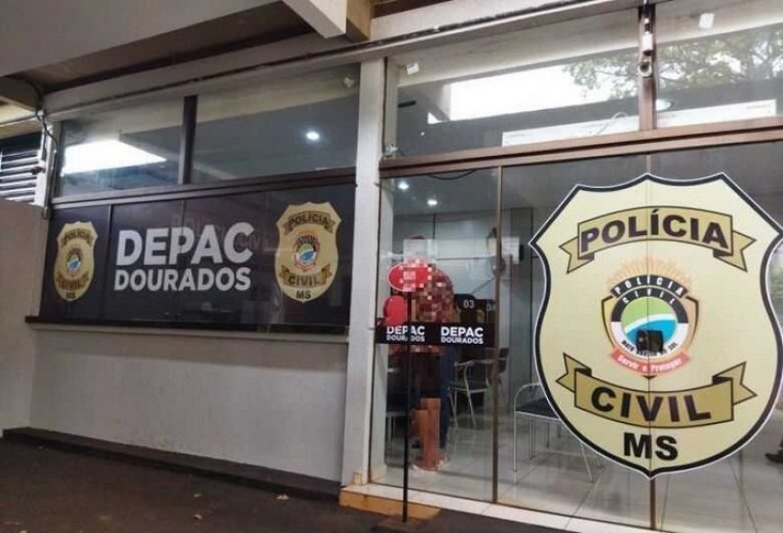 Homem é preso após avançar carro contra portão e ferir ex-companheira