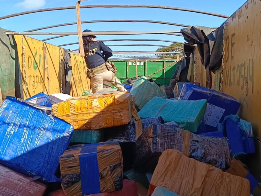 Motorista é flagrado transportando 12 toneladas de maconha em carreta