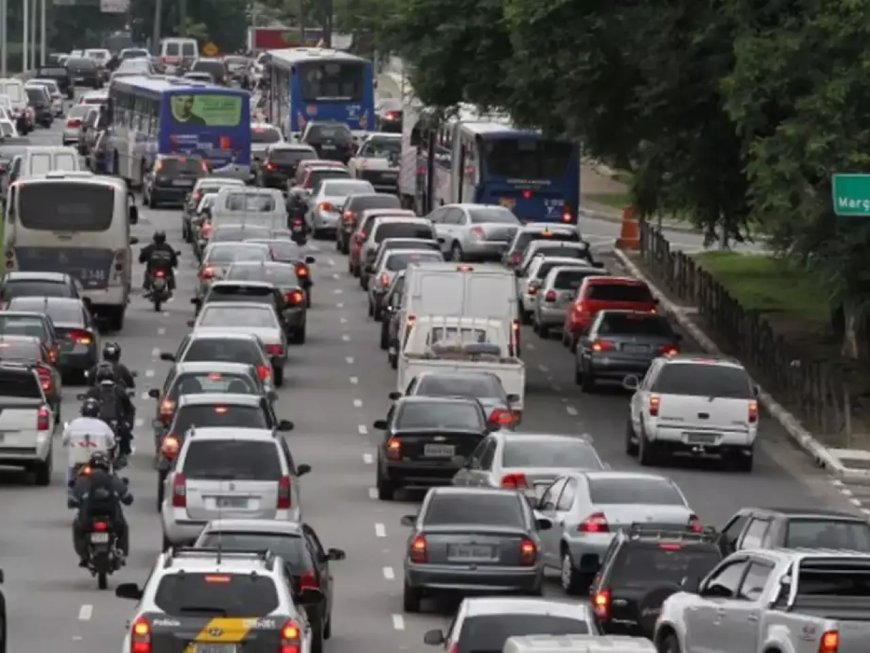 Gasolina e alimentos pressionam, e prévia da inflação sobe para 0,89%