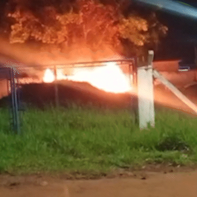 Barraco onde casal suspeito de furto foi morto a facada é incendiado
