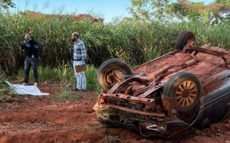 Passageiro morre após ser arremessado de carro durante capotamento na BR-267