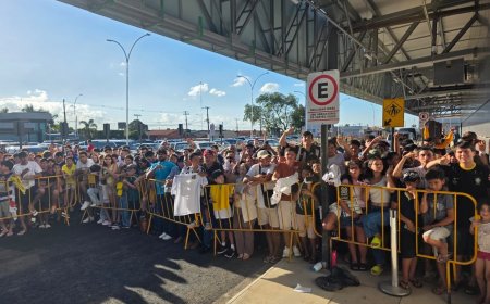 Torcedores Lotam Aeroporto em Ponta Porã para Receber o Santos