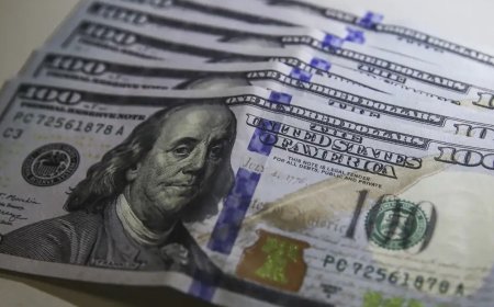 Dólar fecha abaixo de R$ 4,90 pela primeira vez em 28 meses