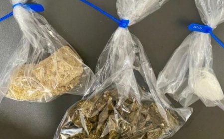 Suspeito foge ao ver viatura e polícia apreende drogas em residência