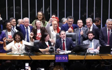 Câmara dos Deputados aprova PEC que acaba com a escala 6x1