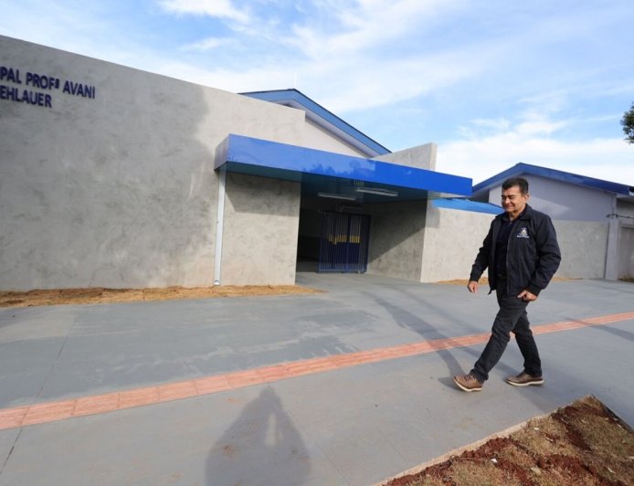 Prefeito Marçal Filho vistoria obras da Escola Avani e parte das aulas será liberada em novo espaço