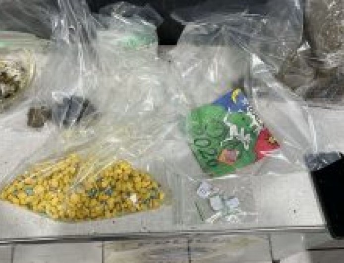 Operação prende casal e revela estoque de ecstasy, LSD e haxixe em residência