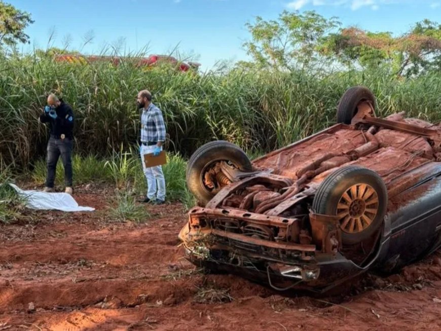 Passageiro morre após ser arremessado de carro durante capotamento na BR-267
