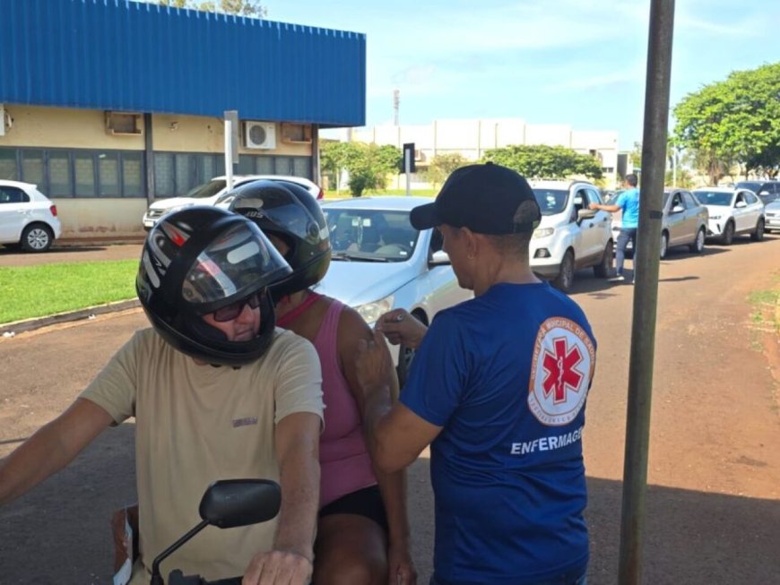 Drive-thru da vacina contra Chikungunya imunizou mais de 400 pessoas no feriado