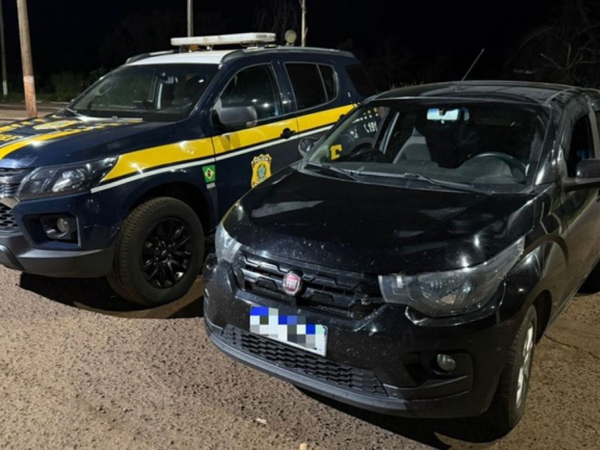Motorista sem CNH é preso com carro roubado durante fiscalização