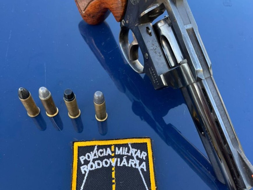 Homem é preso por porte ilegal de arma após denúncia na MS-040