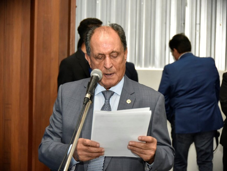Zé Teixeira cobra recuperação do asfalto para bairros de Dourados