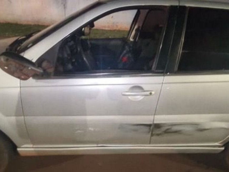 Motorista embriagado bate em carro estacionado durante saída de alunos em escola