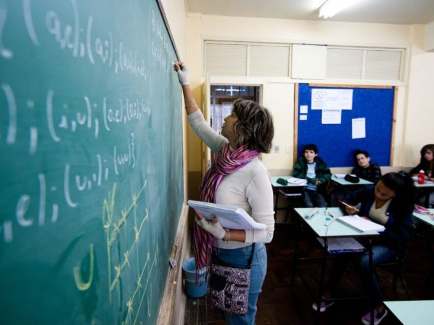 Relatório sobre novo piso dos professores será apresentado em comissão mista nesta terça