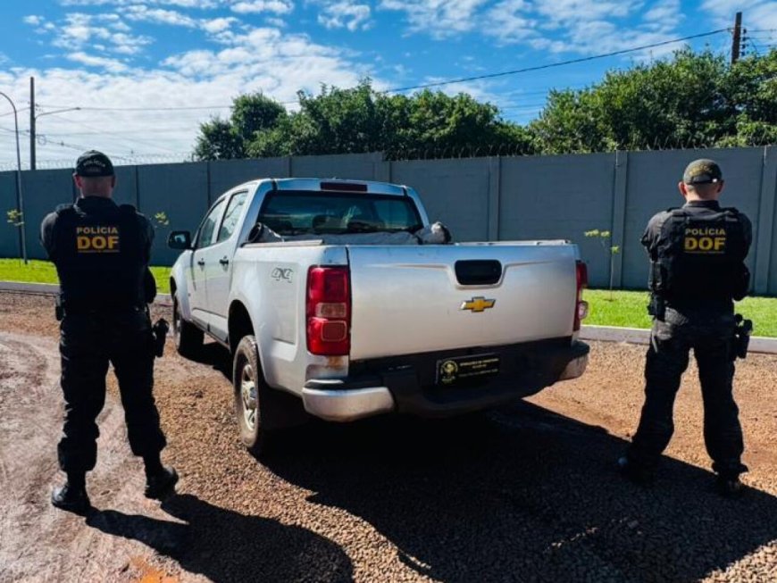 Homem é preso com caminhonete furtada após fuga em rodovia