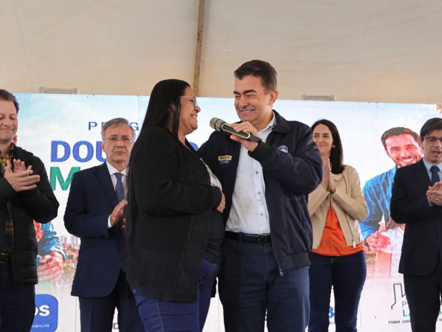 Famílias de Dourados Recebem Títulos de Propriedade após Décadas de Espera