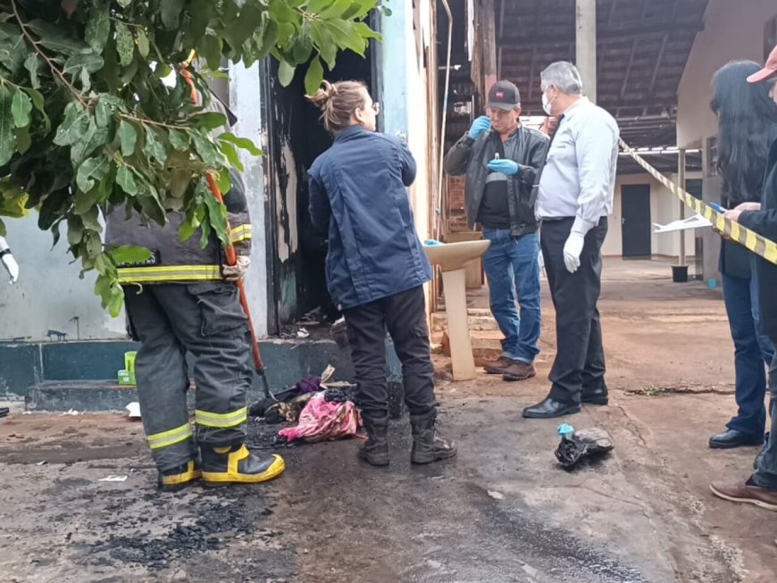 Incêndio em banheiro de comércio em Dourados resulta em morte
