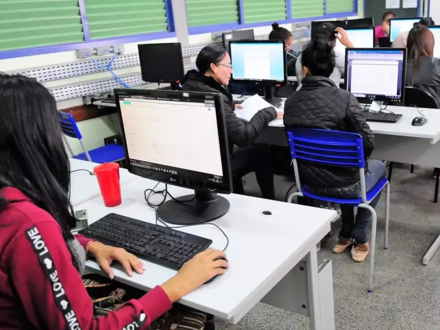 Brasil atinge marca de 100 mil escolas públicas com internet gratuita