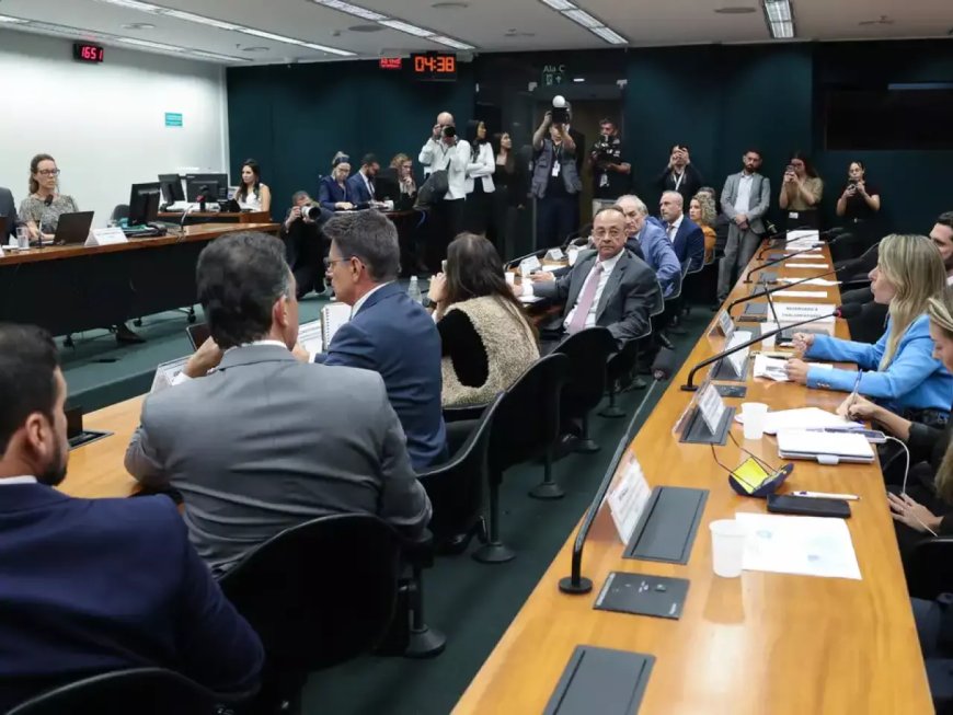 Votação da PEC do Fim da Escala 6x1 é Adiada