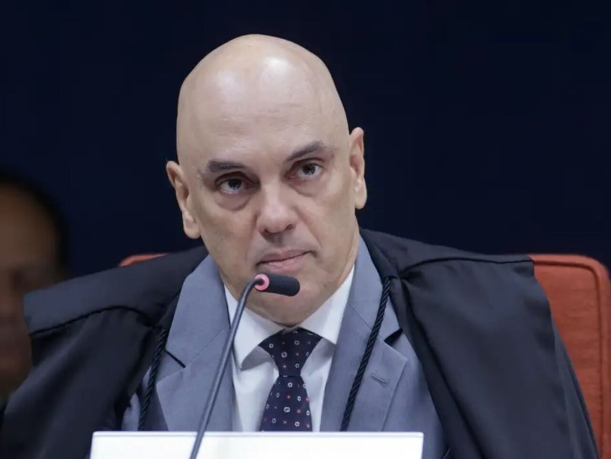 Moraes pede parecer da PGR sobre inclusão de Jair e Flávio Bolsonaro em inquérito