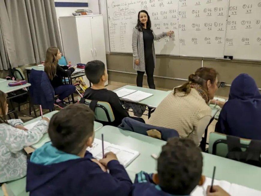Senado aprova MP que estabelece piso salarial de R$ 5.130,63 para professores