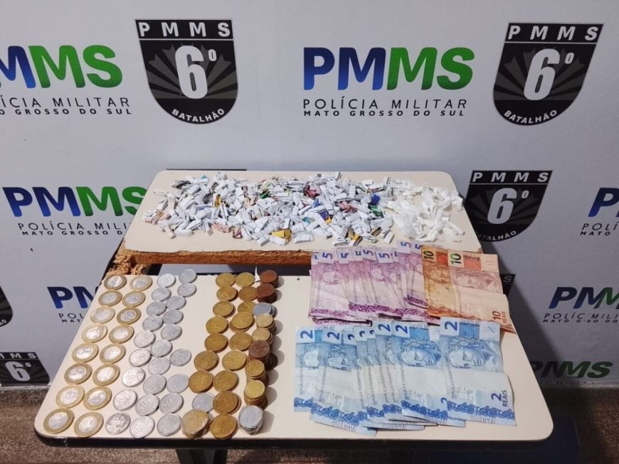 Casal é preso por tráfico após flagrante de venda de drogas por janela de residência