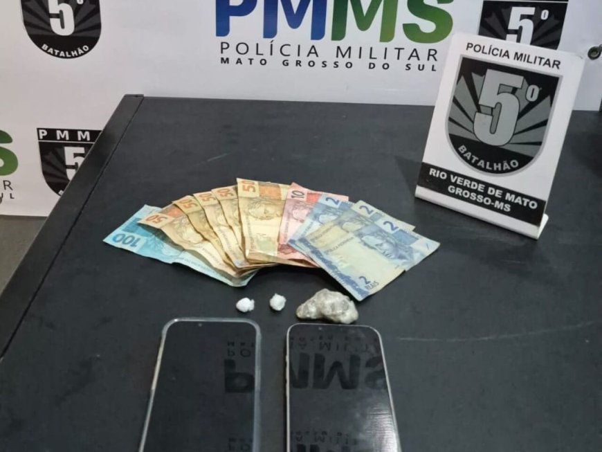 Dupla Suspeita de Tráfico é Presa após Motocicleta sem Placa ser Abordada pela Polícia