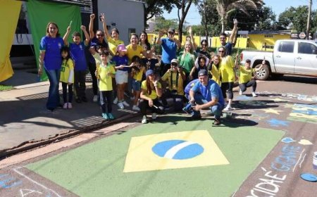 Famílias se Reúnem para Pintar Rua e Manter Tradição Viva durante a Copa do Mundo