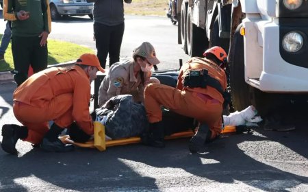 Motociclista sofre acidente grave ao tentar ultrapassar caminhão em Campo Grande