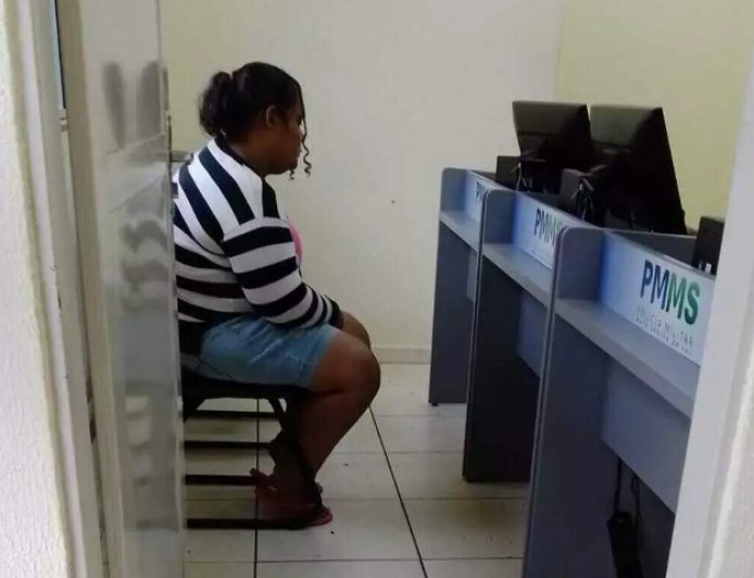 Mulher de 37 anos é presa por fingir ter 12 anos e enganar instituições de proteção