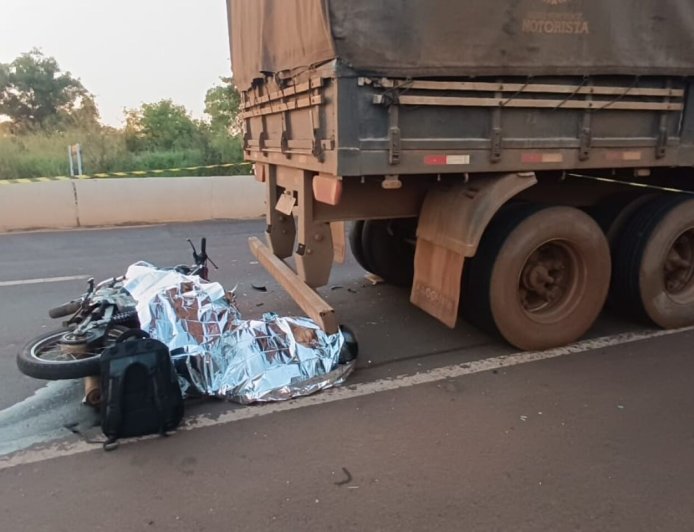 Motociclista morre após colidir na traseira de carreta entre Itaporã e Dourados